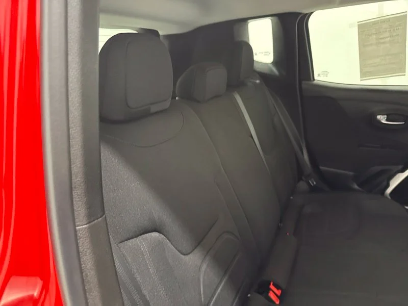 Used 2018 Red Jeep Latitude image 11