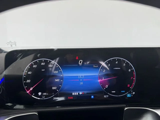 New 2026  Mercedes-Benz GLB 250 image 2