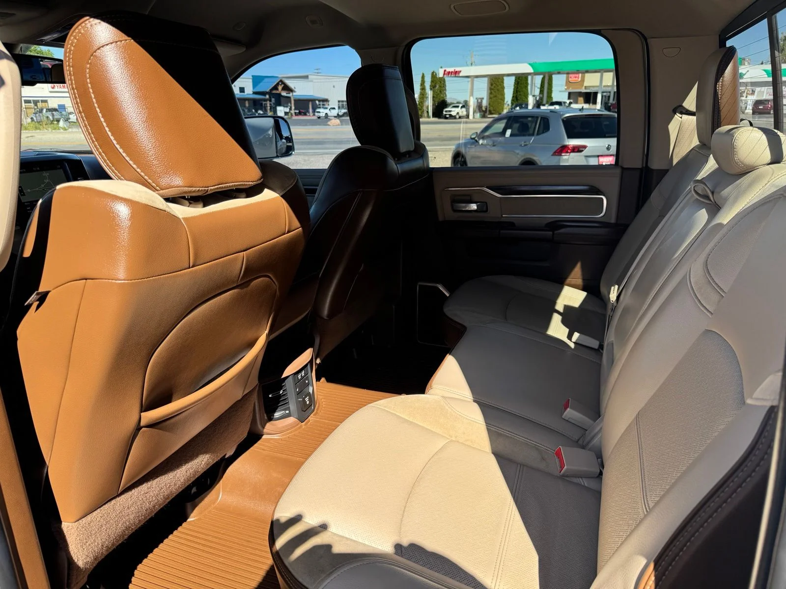 Used 2021 White Ram Laramie image 33