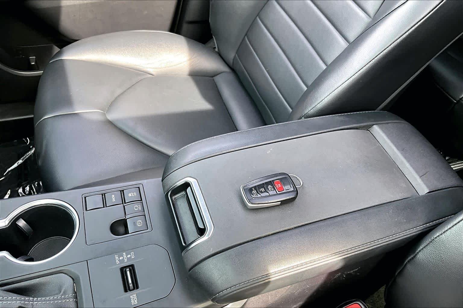 Used 2023 Wind Chill Pearl Toyota XLE image 15