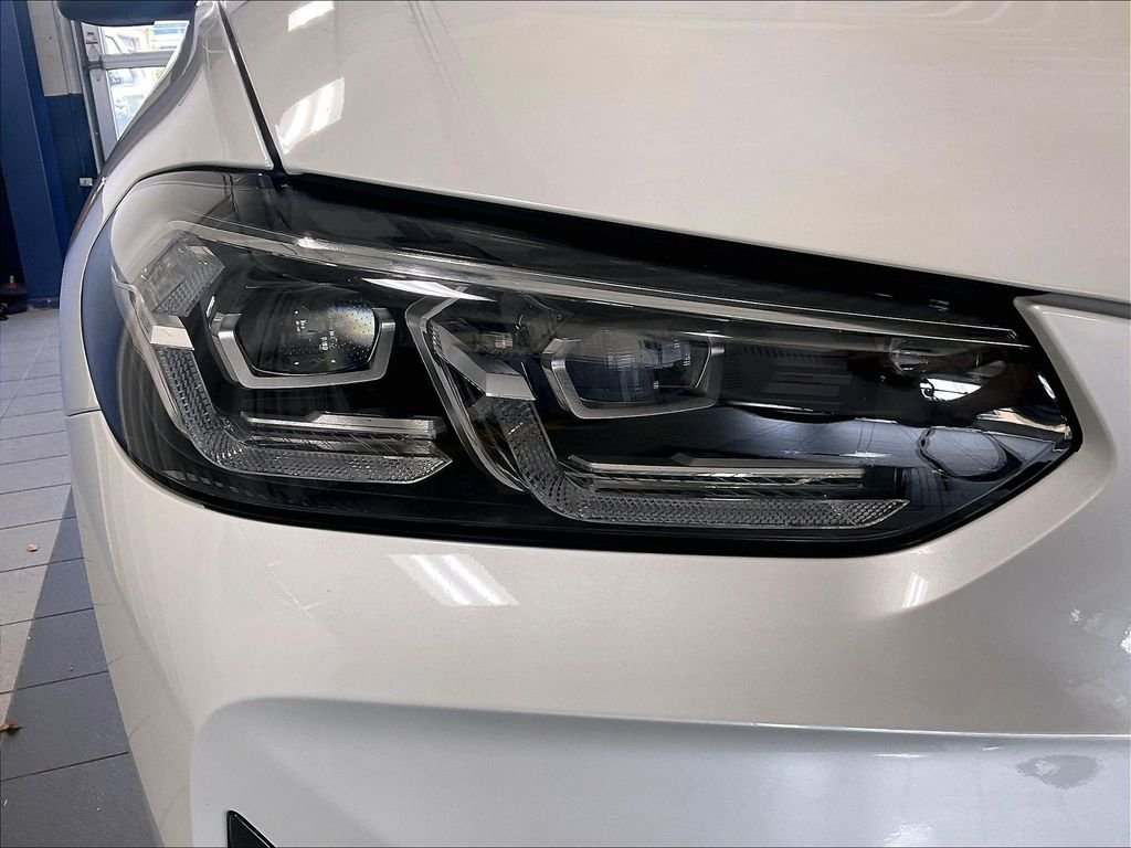 Used 2024 White BMW xDrive30i image 34