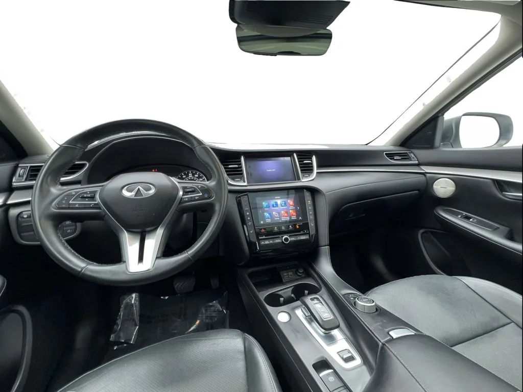 Used 2023 White INFINITI LUXE image 34