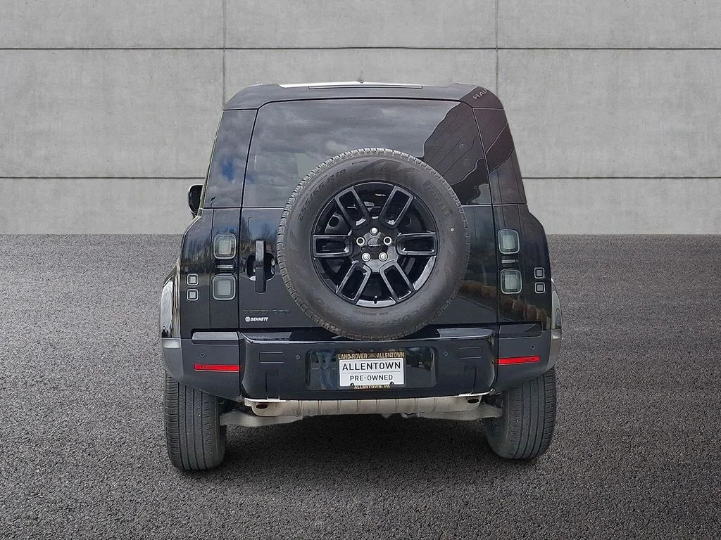 Certified Used 2026 Santorini Black Metallic Land Rover s image 5