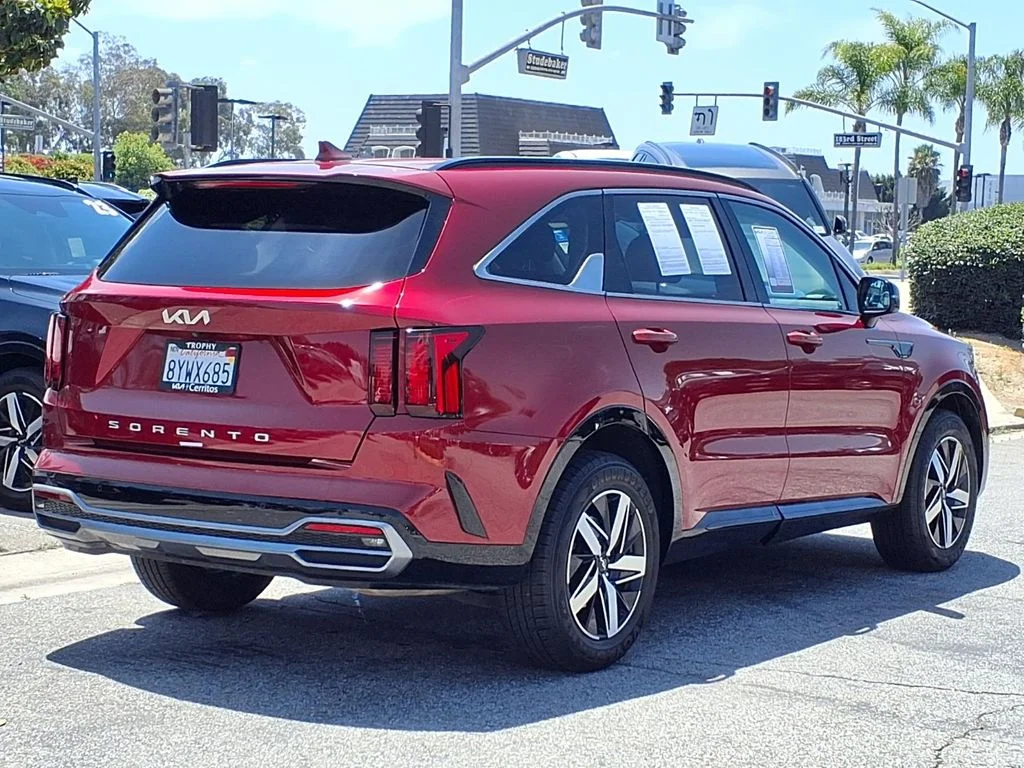 Used 2022 Red Kia S image 5
