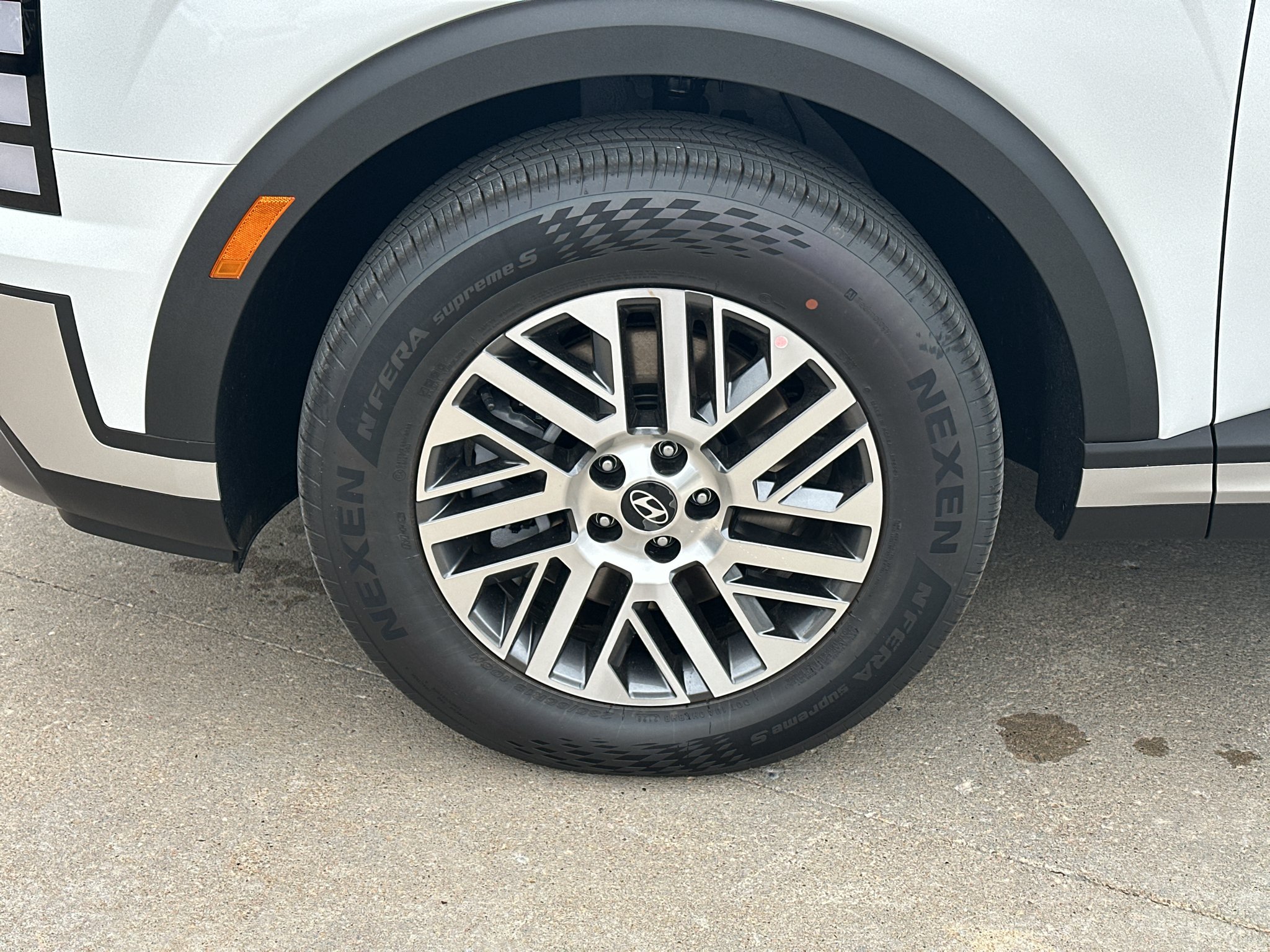 New 2027 Creamy White Pearl Hyundai SEL 7P image 7