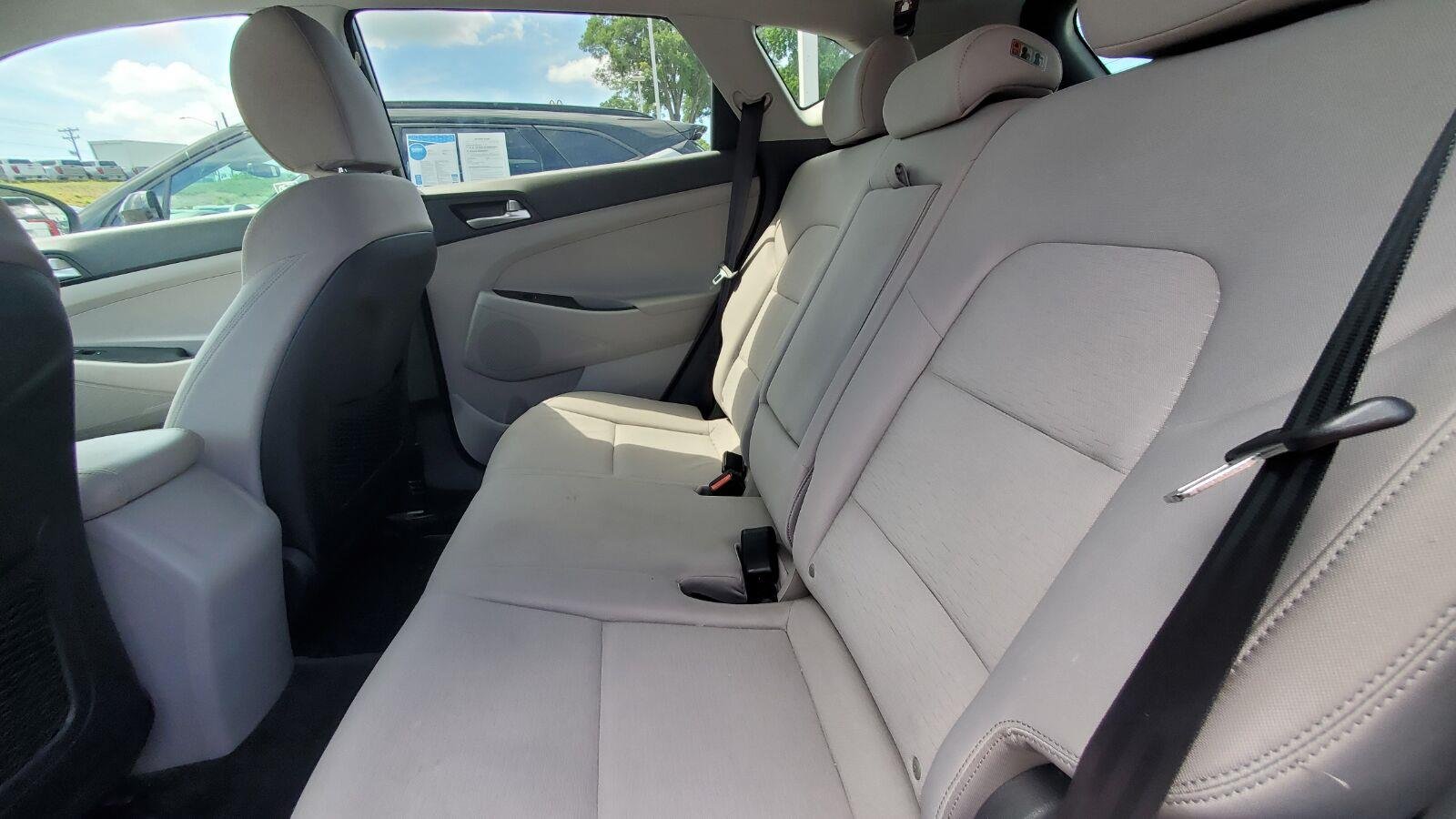 Used 2020 Stellar Silver Hyundai SE image 5