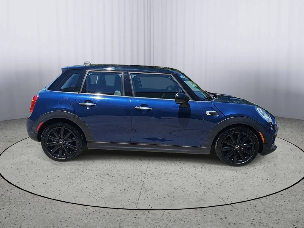 Used 2018 Blue MINI Base image 6