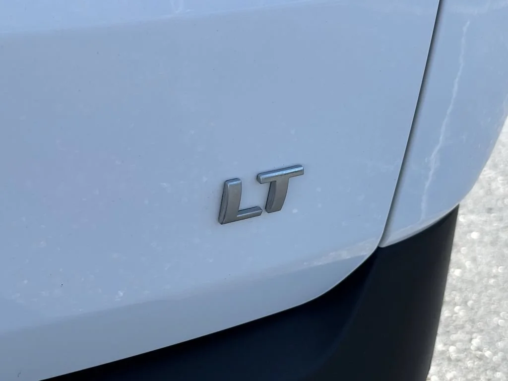 Used 2021 SUMMIT WHITE Chevrolet LT Cloth image 12