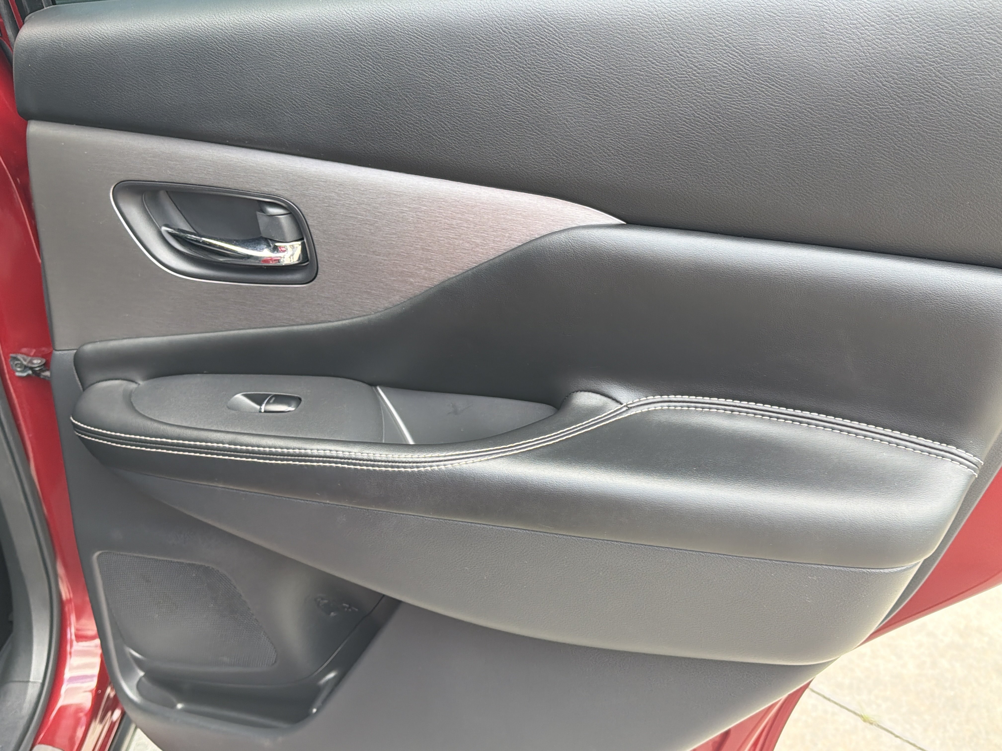 Used 2022 Scarlet Ember Tintcoat Nissan SL image 16