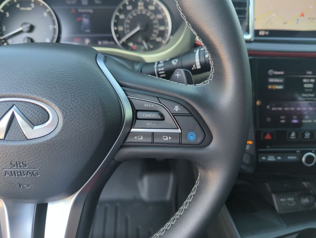 Used 2025 White INFINITI SPORT image 23
