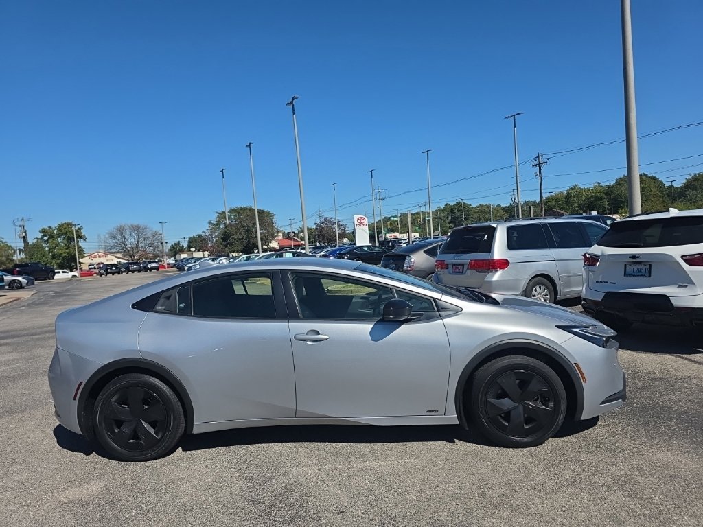 Certified Used 2023  Toyota LE image 3