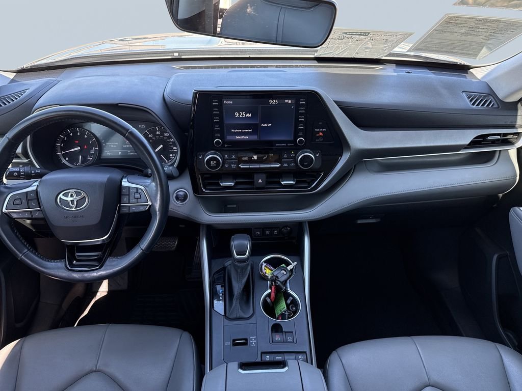 2021 Toyota Highlander XLE - Photo 13