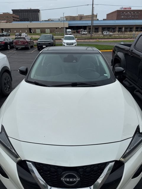 Used 2023 White Nissan SL image 2