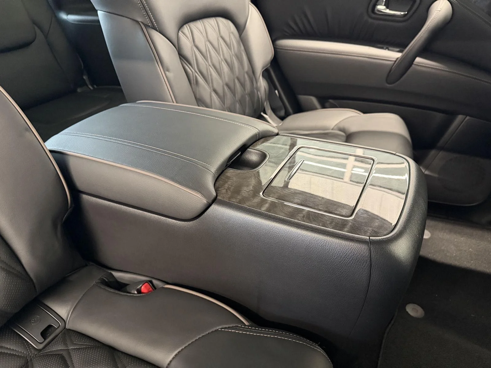 Used 2024 Aspen White Tricoat Nissan Platinum image 21
