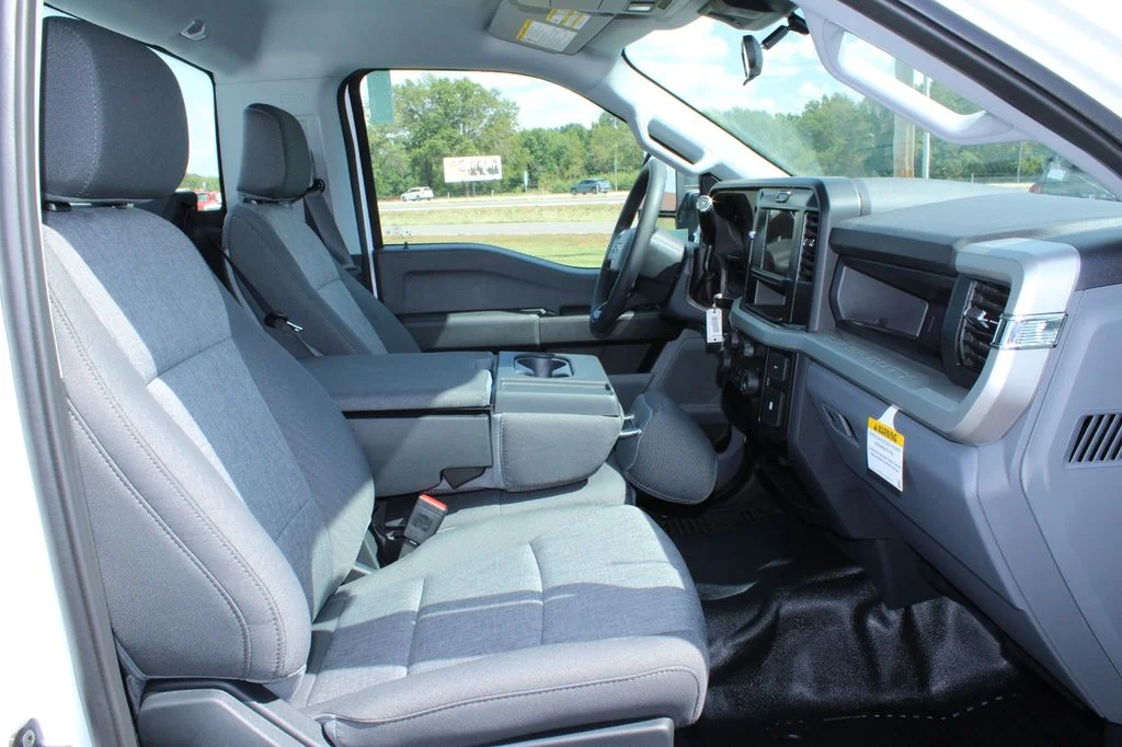 New 2027 Oxford White Ford F-350® XL image 21
