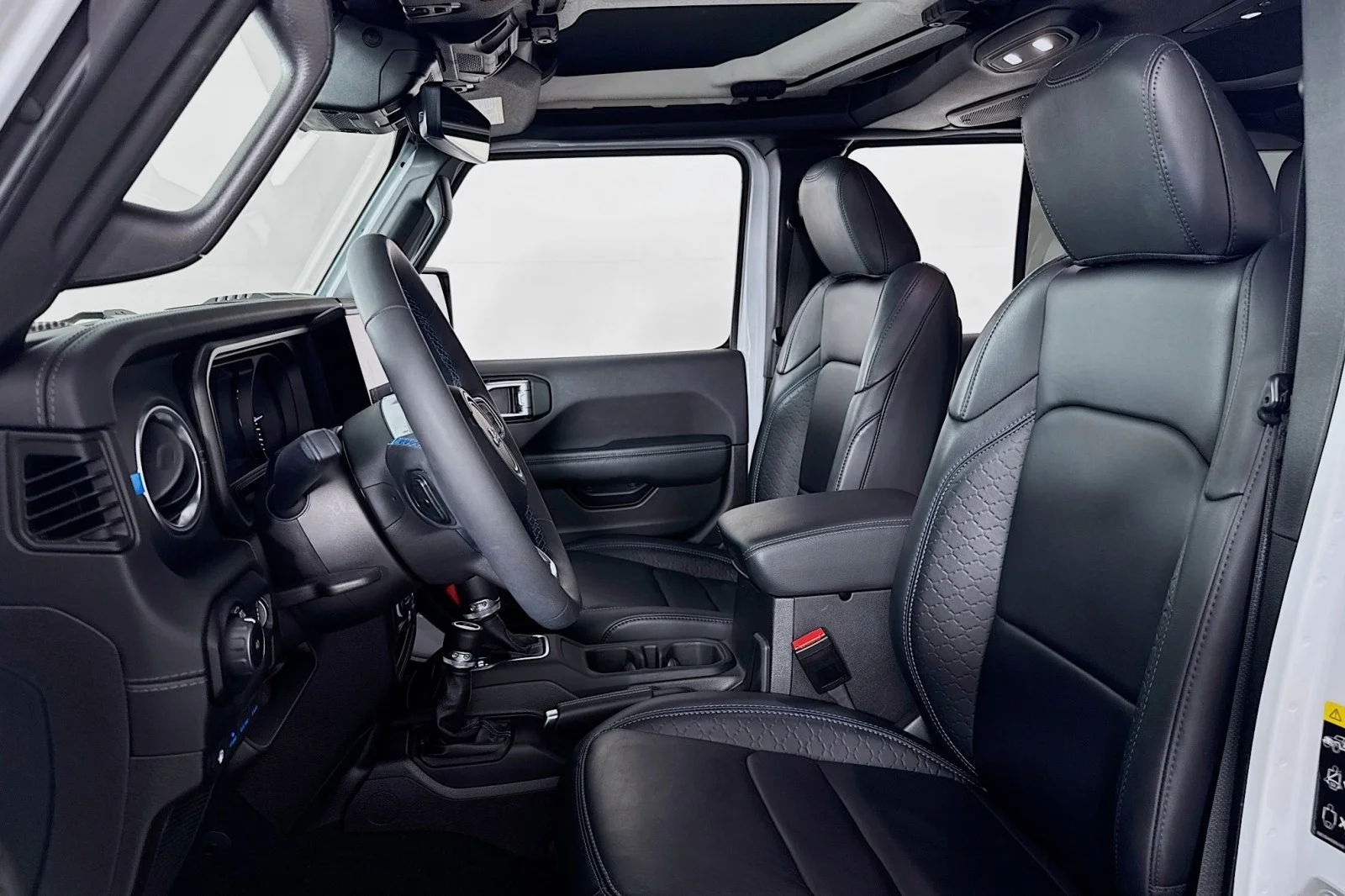 Used 2024 BRIGHT WHITE Jeep High Altitude image 17