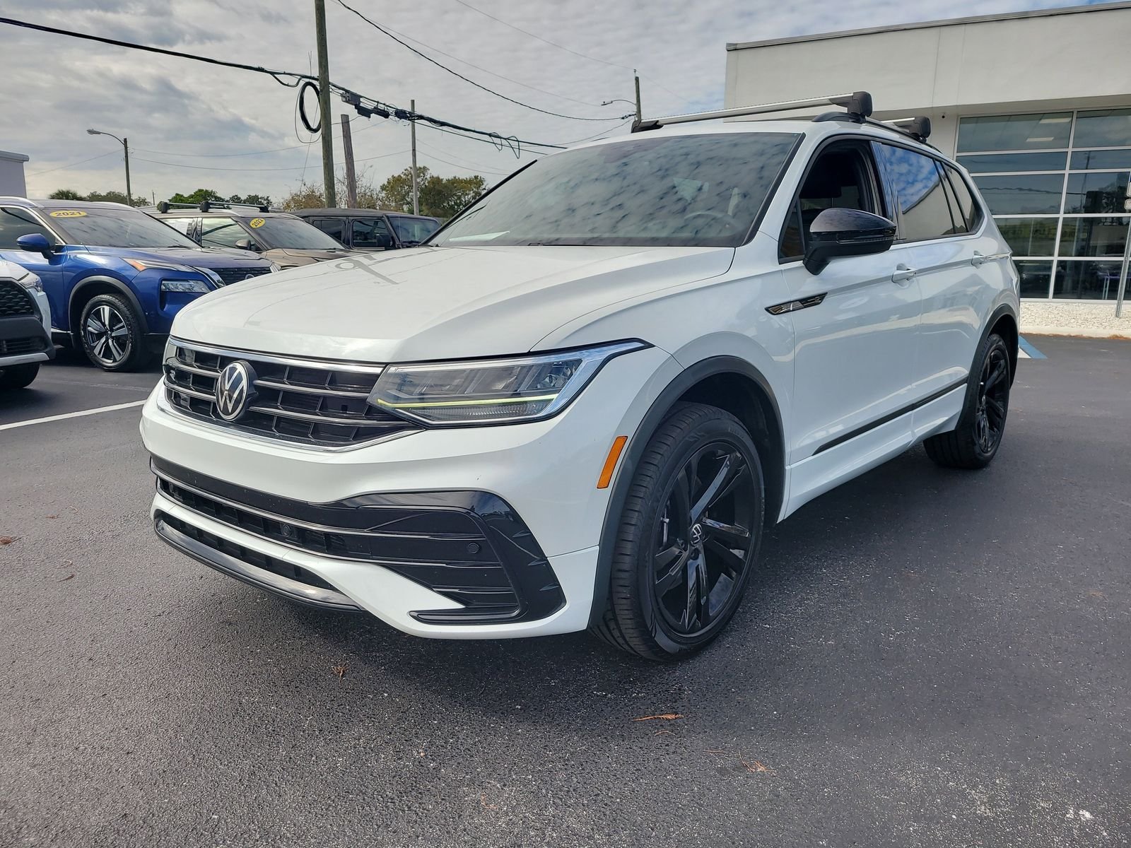 2023 Volkswagen Tiguan SE R-LINE BLACK - Photo 4
