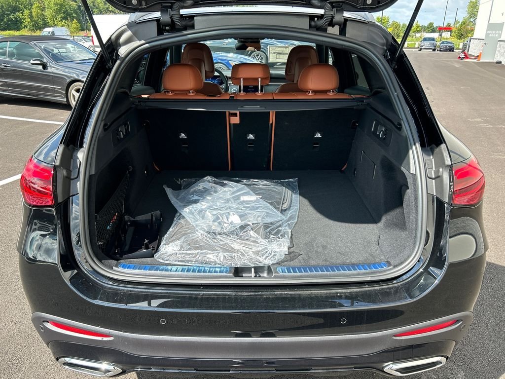 New 2027 Black Mercedes-Benz GLC 300 image 7