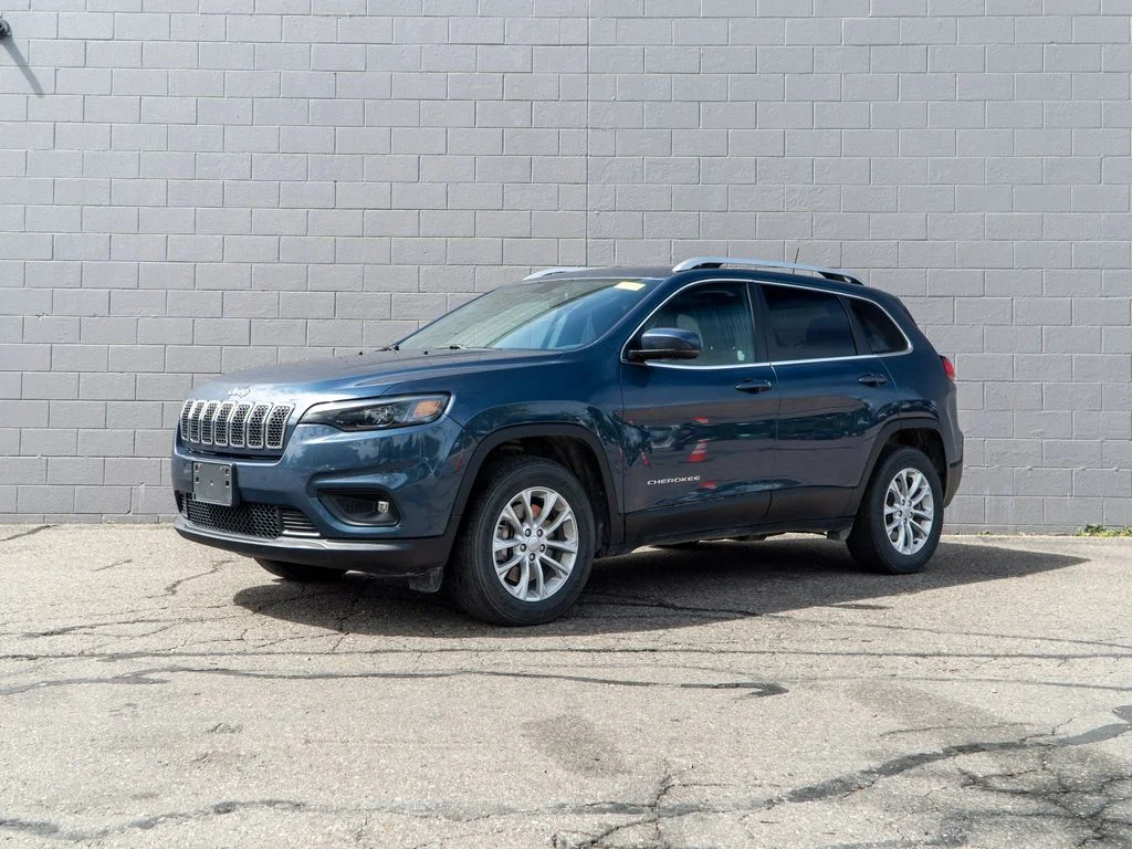 Used 2019 Blue Jeep Latitude image 1