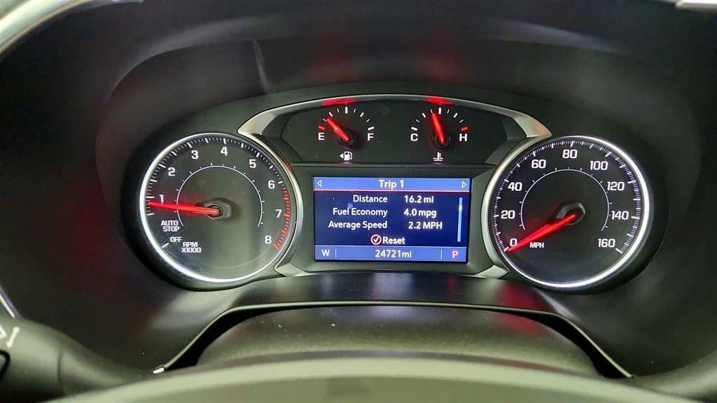 Used 2024 Summit White Chevrolet FWD 4dr 2LT Cloth w/ Convenience & Driver Confidence Pkgs image 15