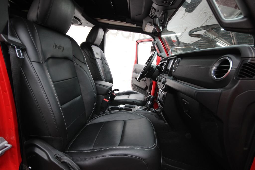 Used 2019 Red Jeep Unlimited Sahara image 29