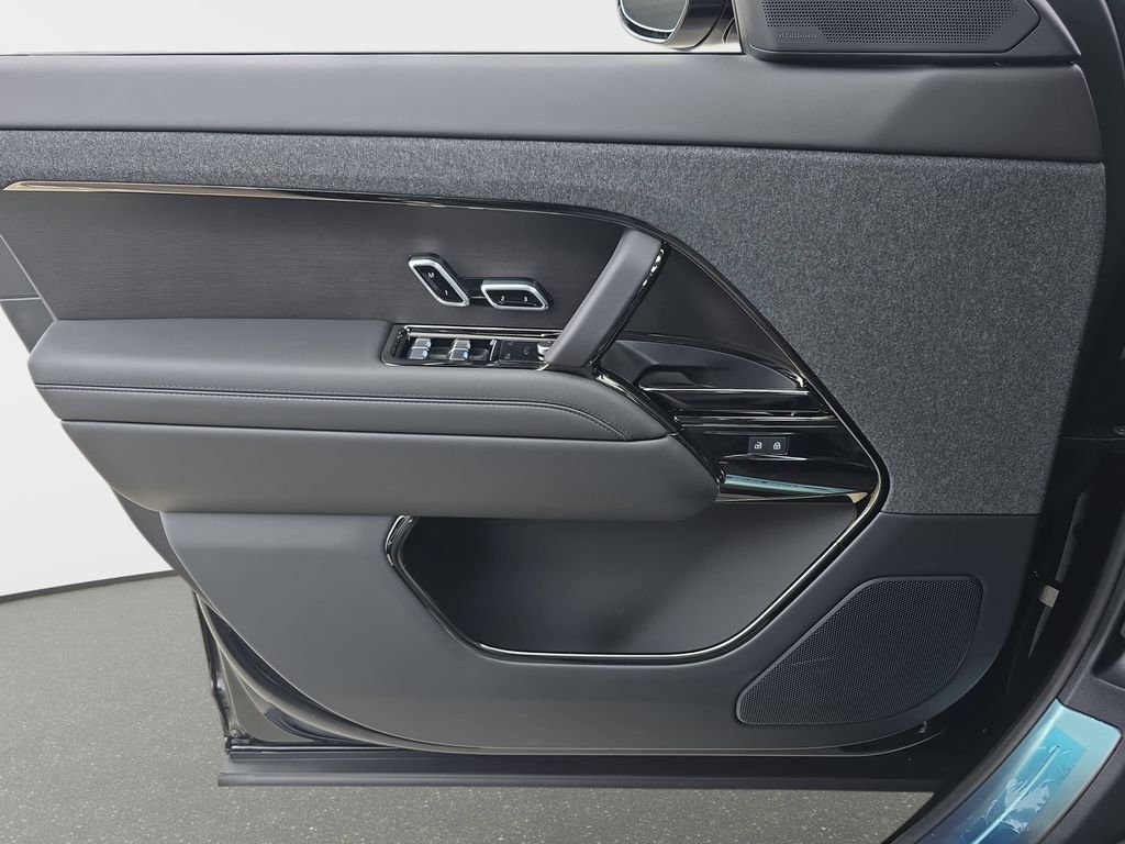 New 2026 Santorini Black Land Rover Dynamic SE image 28
