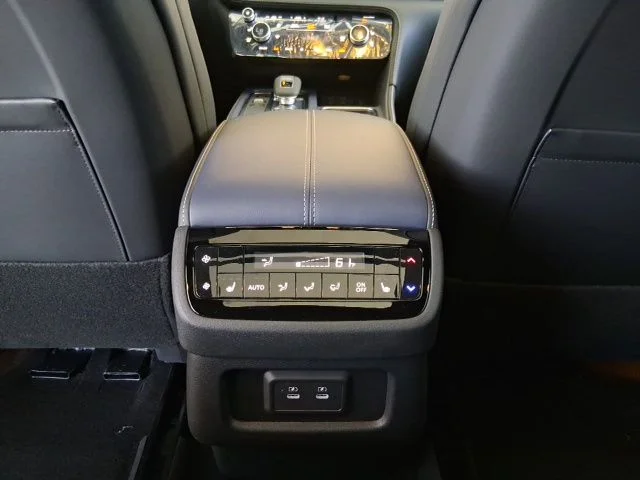 New 2026 2T RAD WHT INFINITI Sport AWD image 26