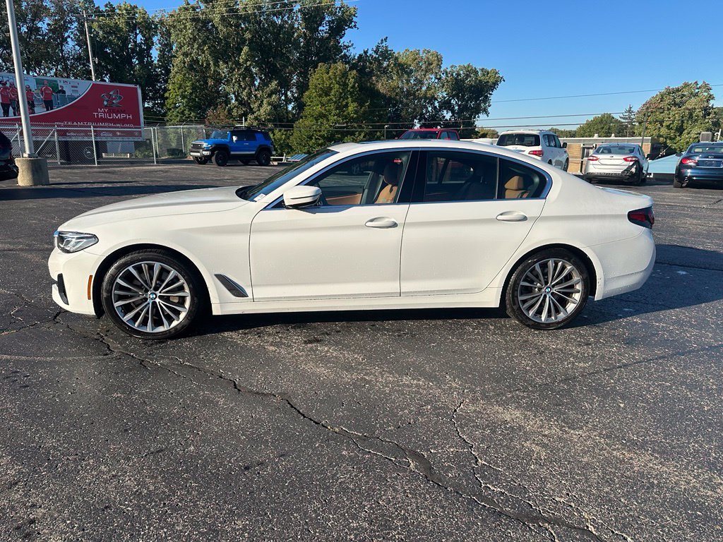 Used 2021 Alpine White BMW 530i xDrive image 3
