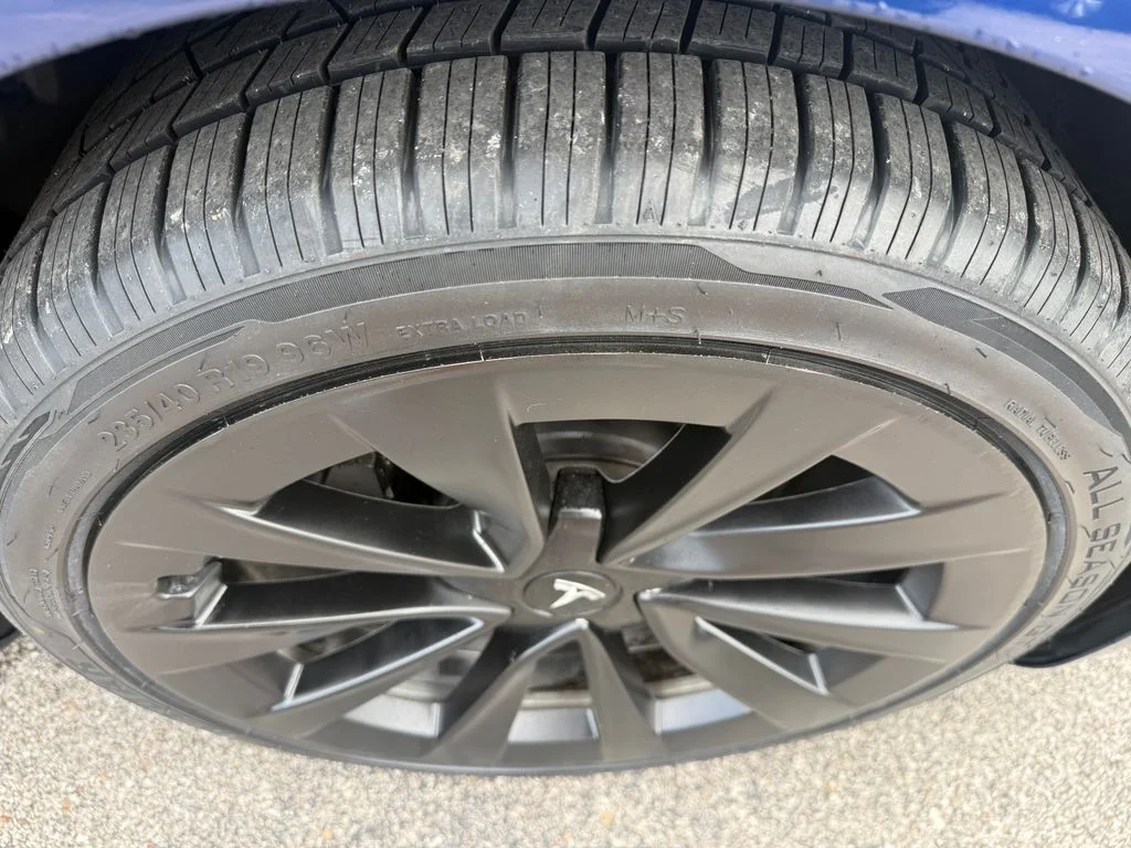Used 2022  Tesla Base image 9
