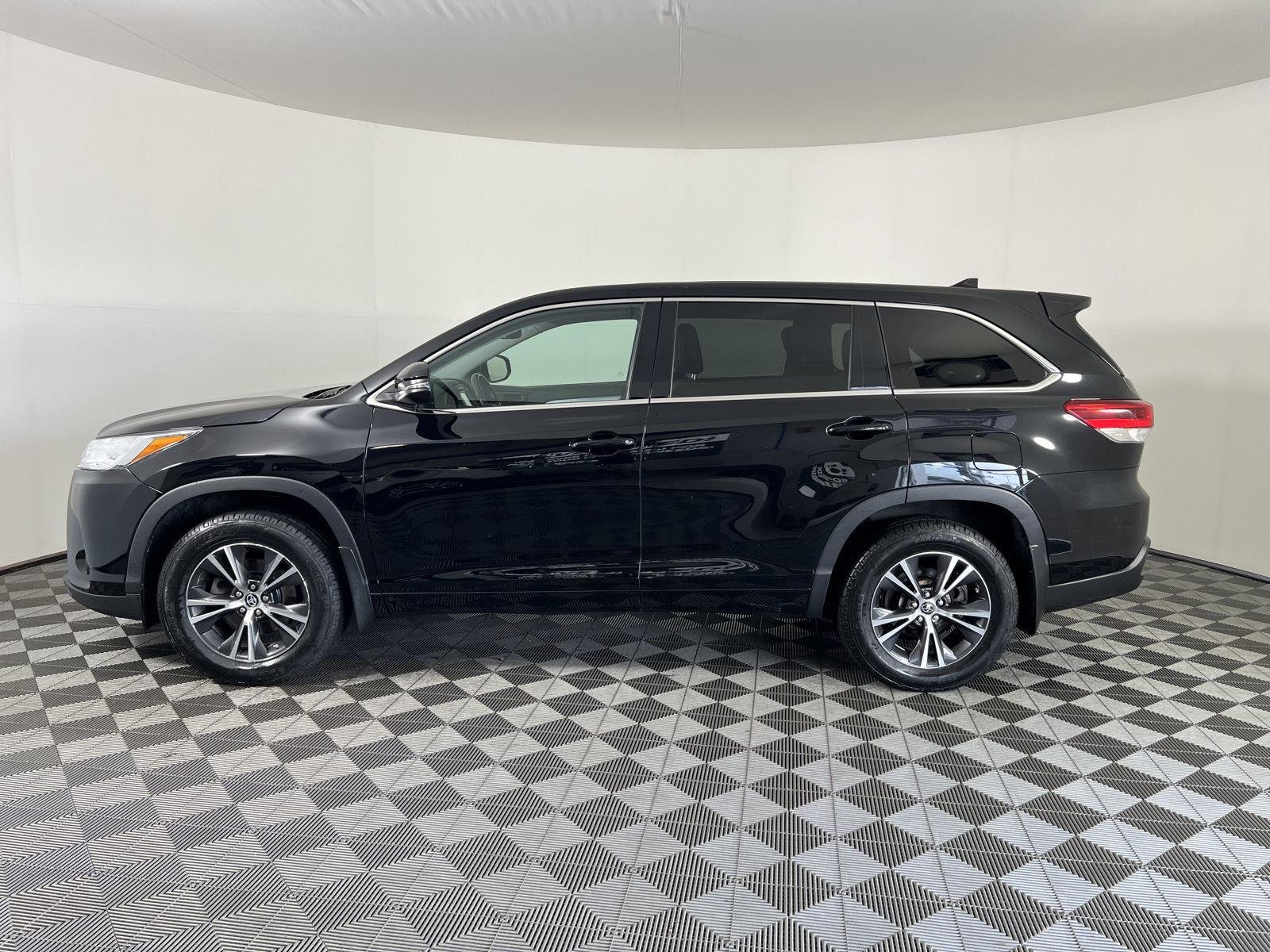 Used 2018 Midnight Black Metallic Toyota LE Plus image 29