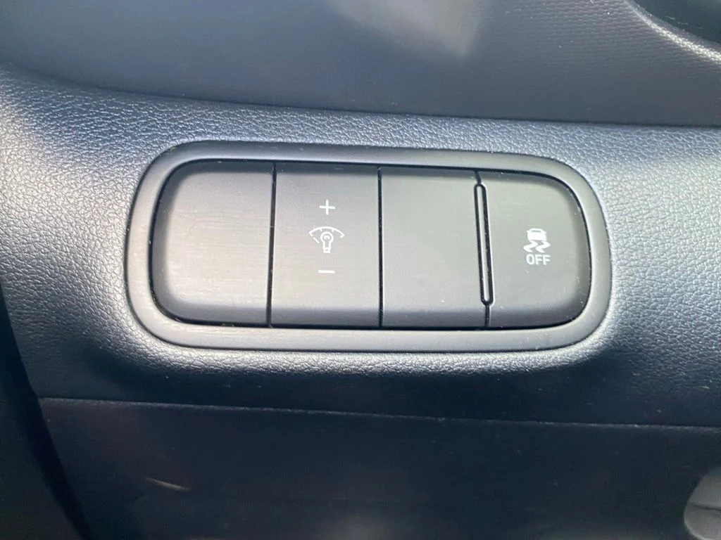 Used 2024 Green Hyundai SEL image 24