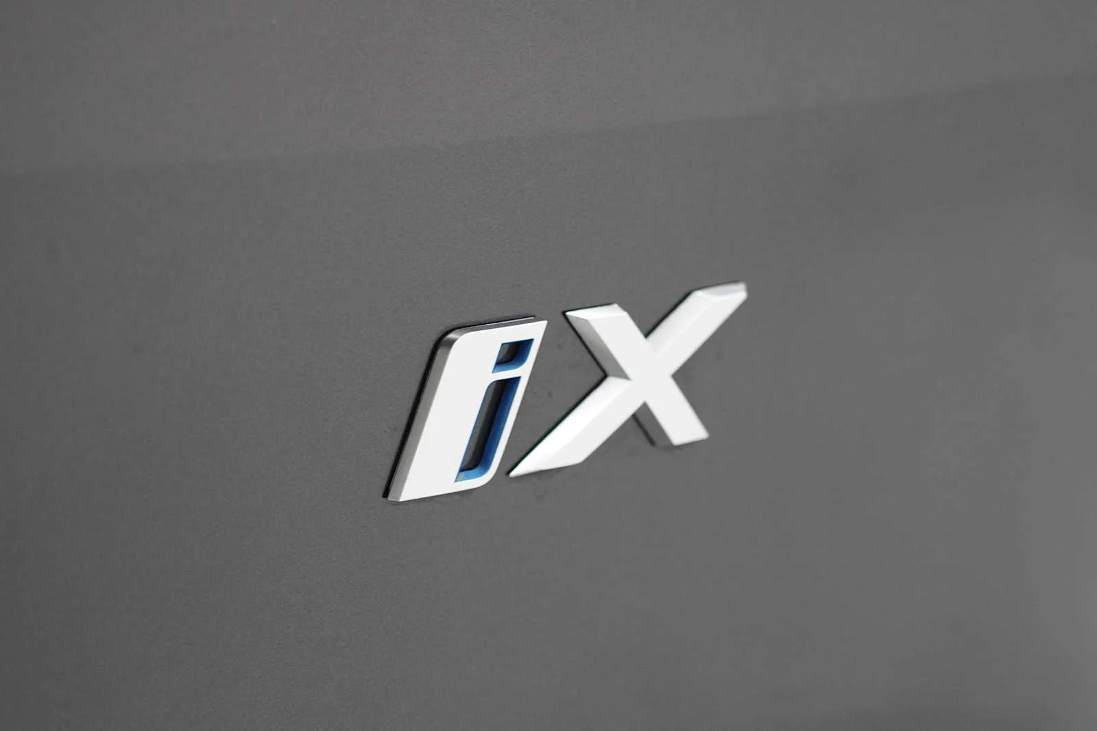 Certified Used 2024 Dark Graphite Metallic BMW xDrive50 image 9