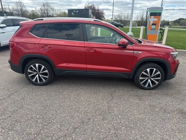 Used 2022 Volkswagen Taos SE with VIN 3VVLX7B21NM056132 for sale in White Bear Lake, Minnesota