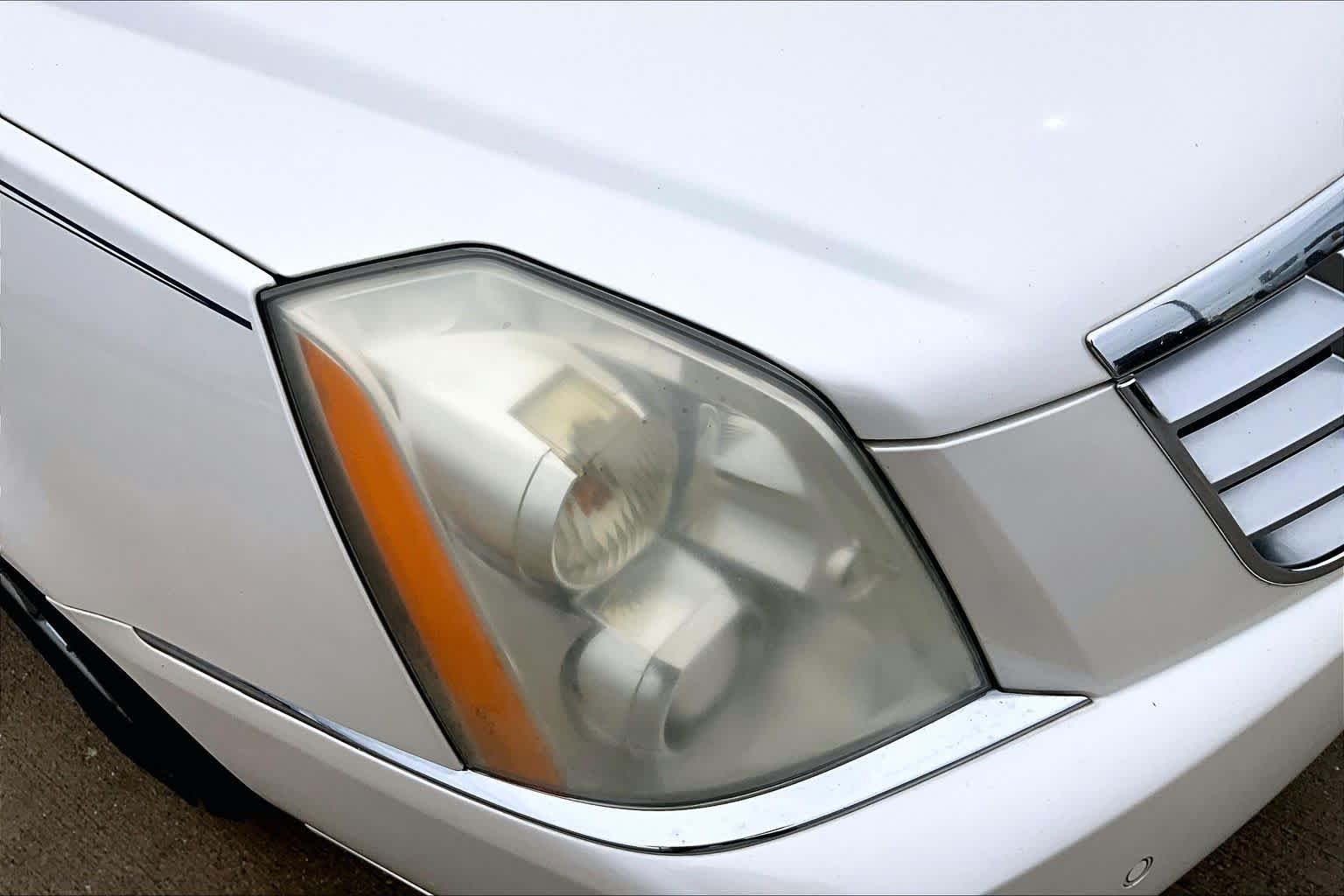 Used 2010 White Diamond Tricoat Cadillac w/1SC image 26