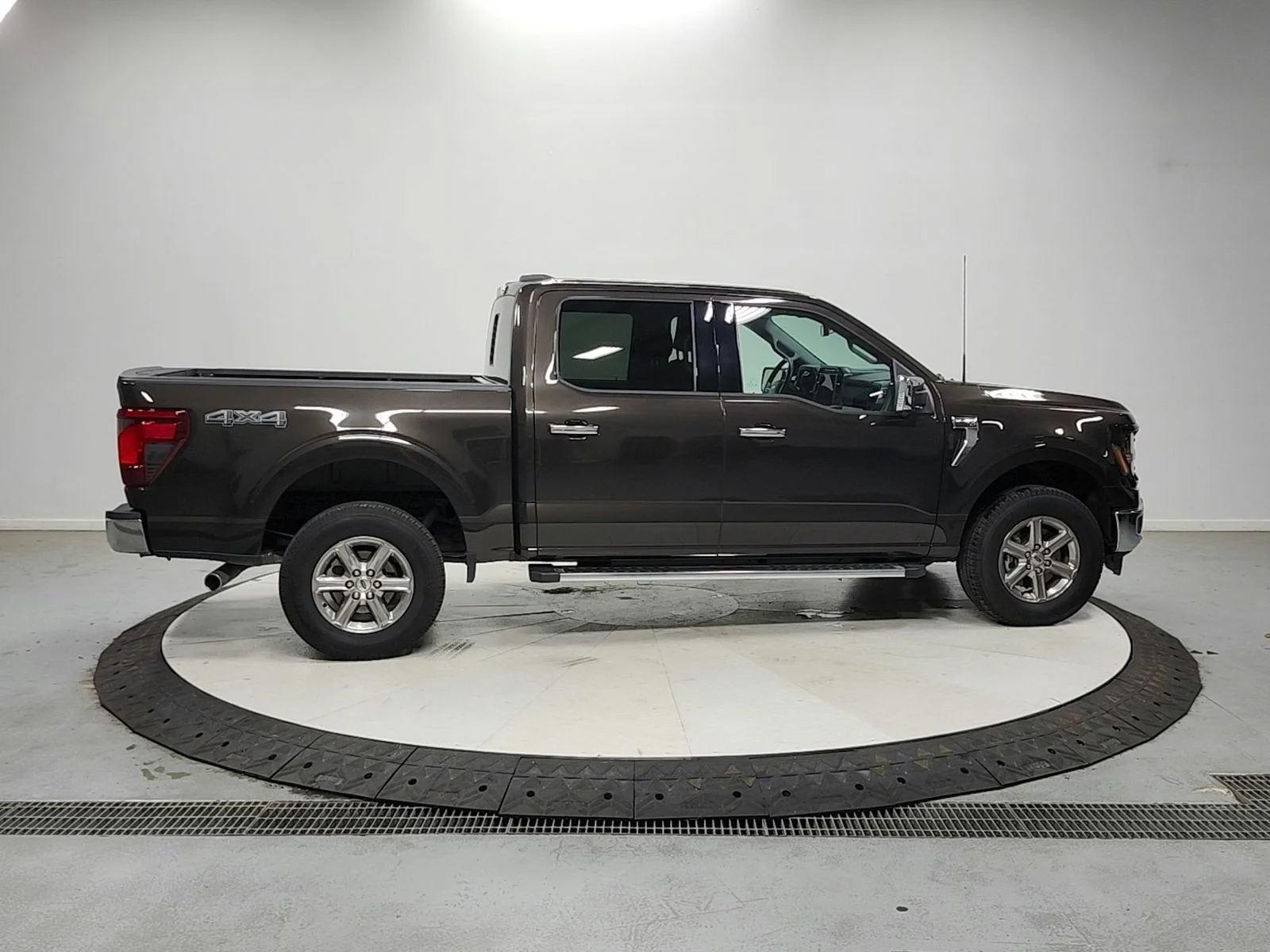 Used 2024 Brown Ford XLT image 9
