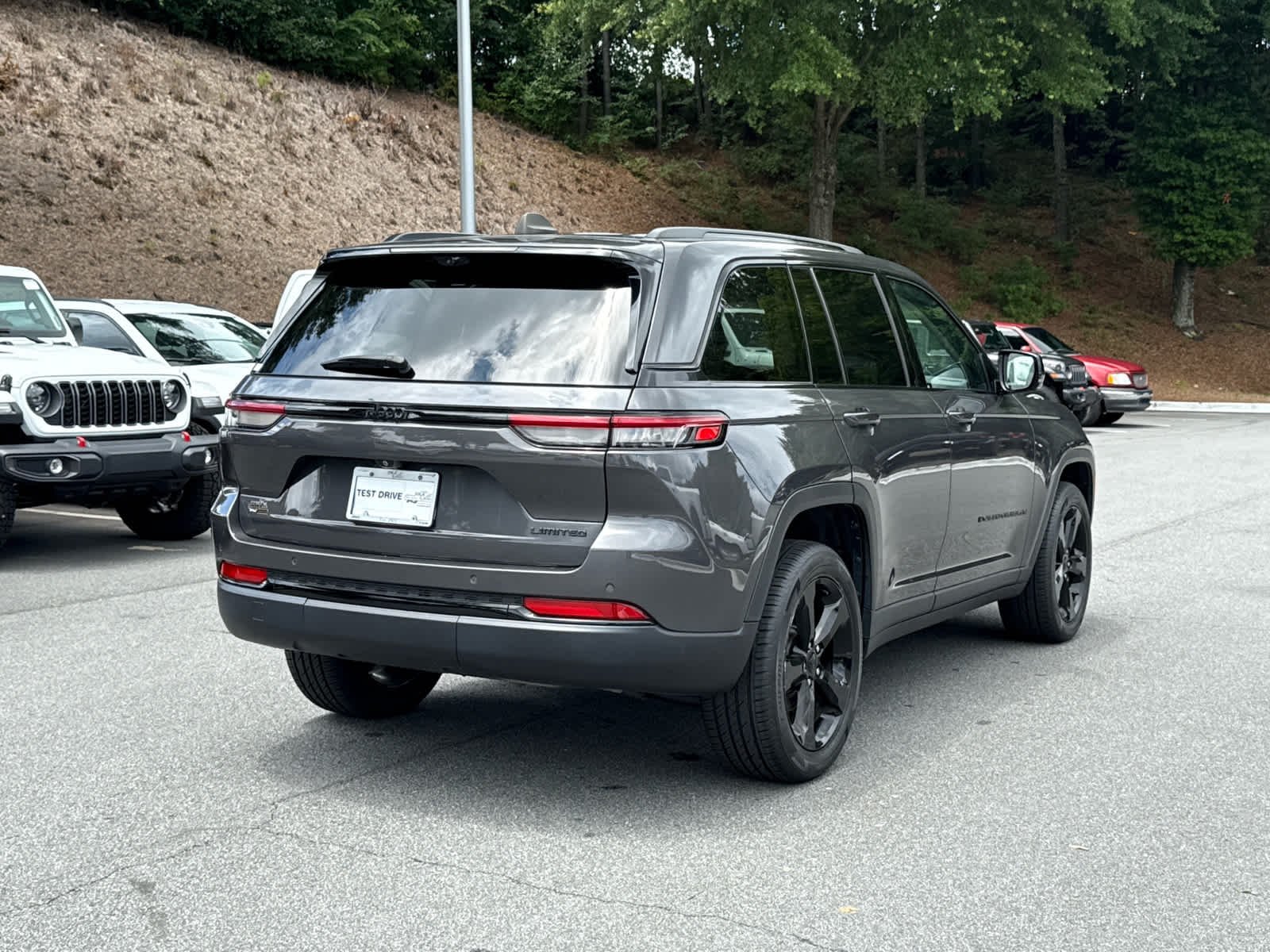 Used 2023 Baltic Gray Metallic Clearcoat Jeep Limited image 5