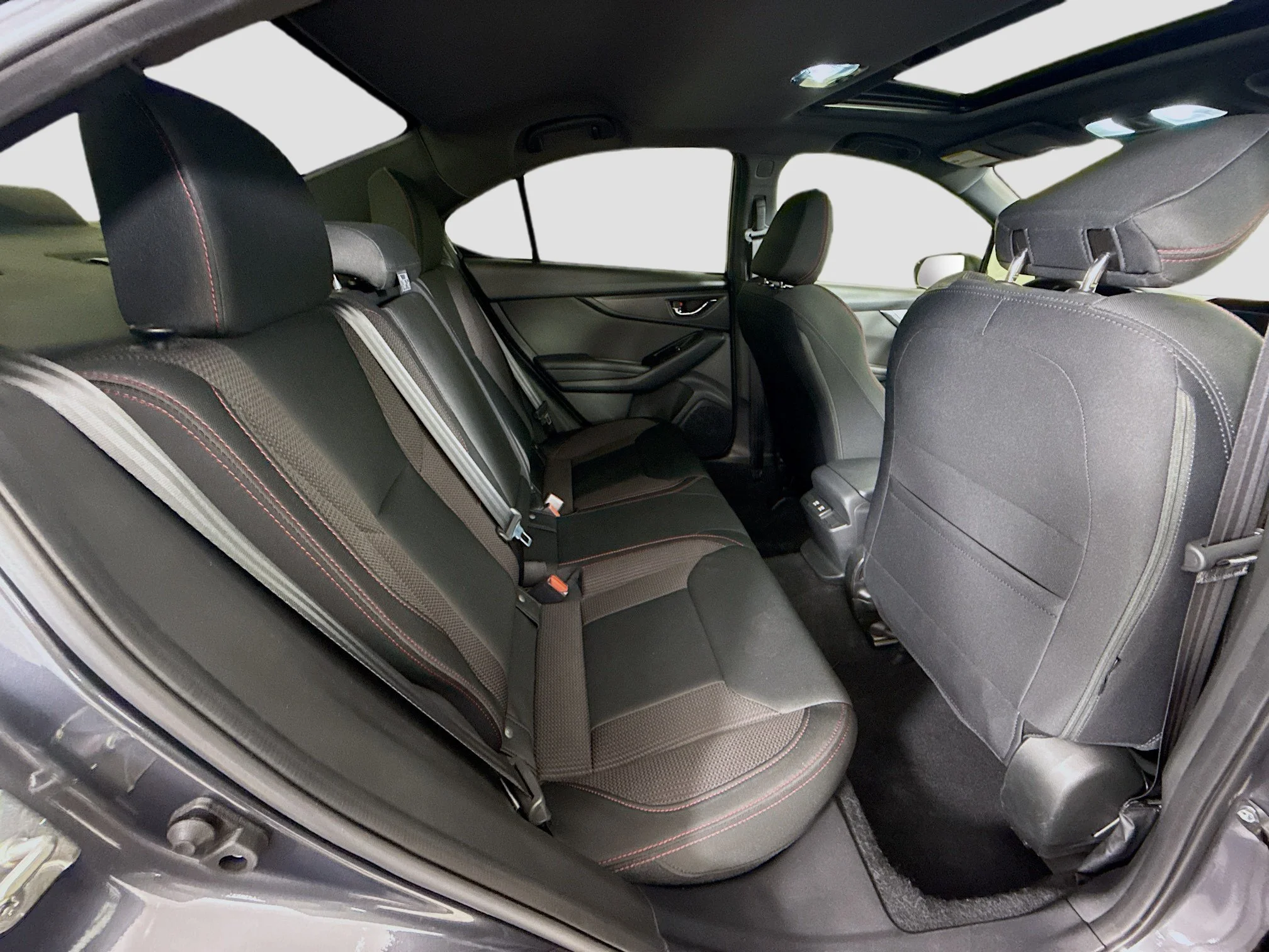 Used 2023  Subaru Premium image 28