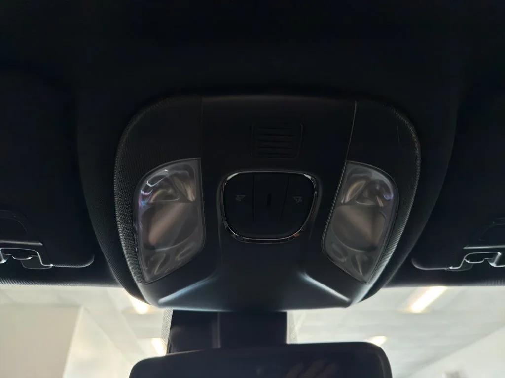 New 2027 White Jeep Latitude image 17