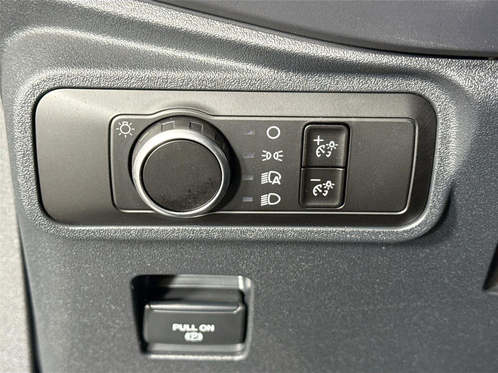 Used 2025 Oxford White Ford Base image 13