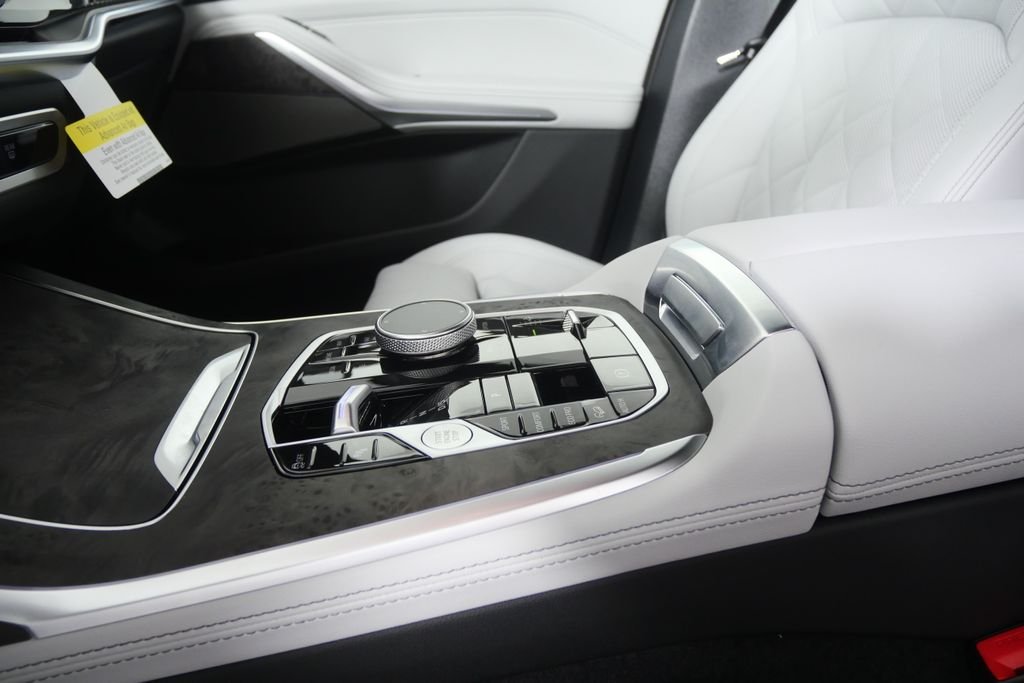 New 2027 Alpine White BMW xDrive40i image 23