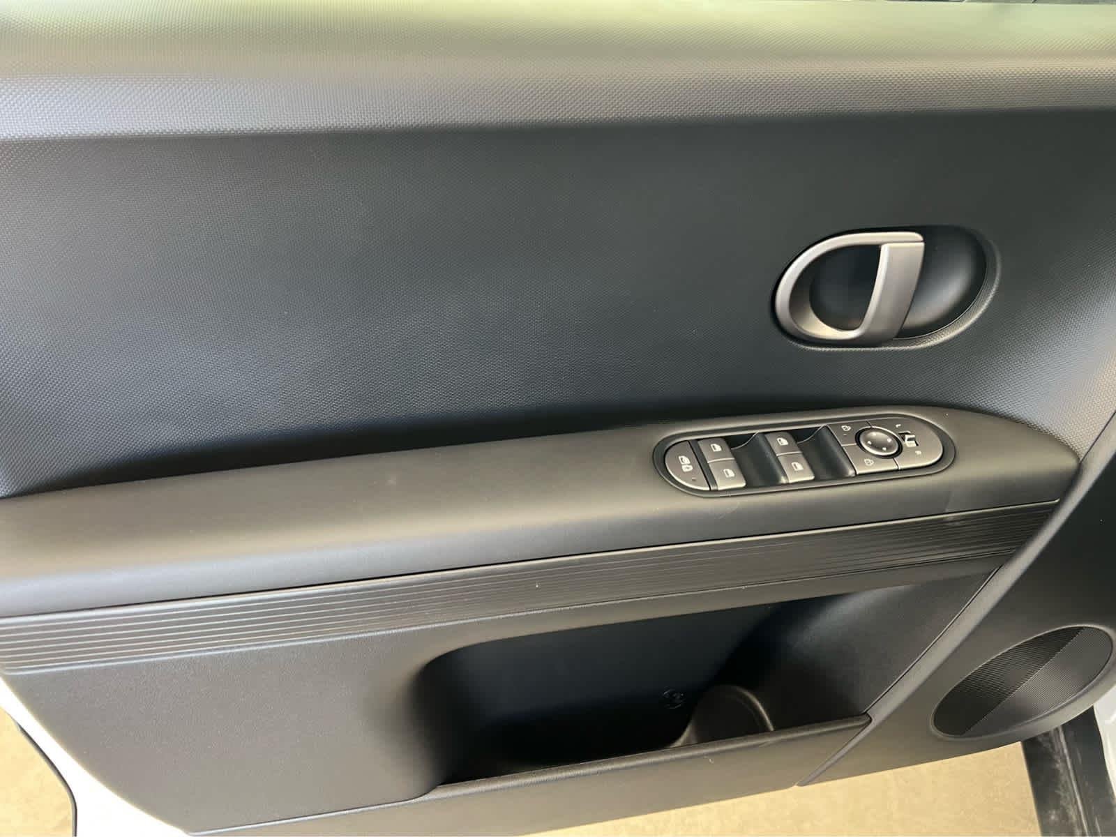 Used 2025 Atlas White Hyundai SE image 12