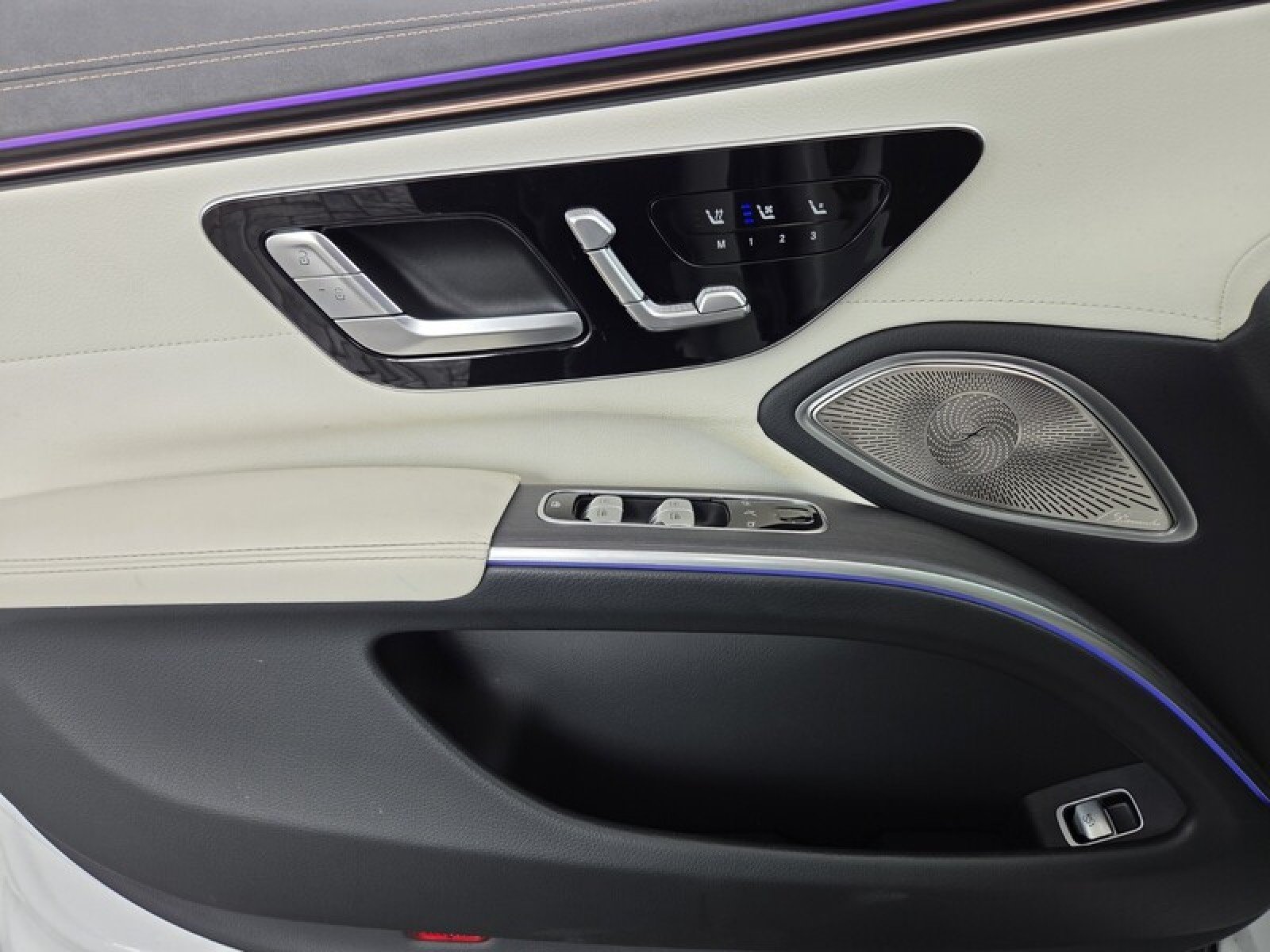 Certified Used 2024 MANUFAKTUR Moonlight White Metallic Mercedes-Benz EQS 580 image 23