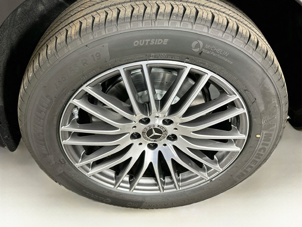 New 2027 Graphite Grey Metallic Mercedes-Benz GLC 300 image 31