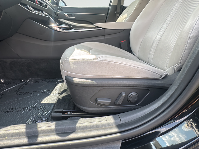 Used 2023 Black Hyundai Limited image 18