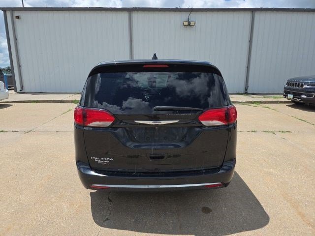 Used 2019 Brilliant Black Crystal Pearlcoat Chrysler Touring Plus image 6