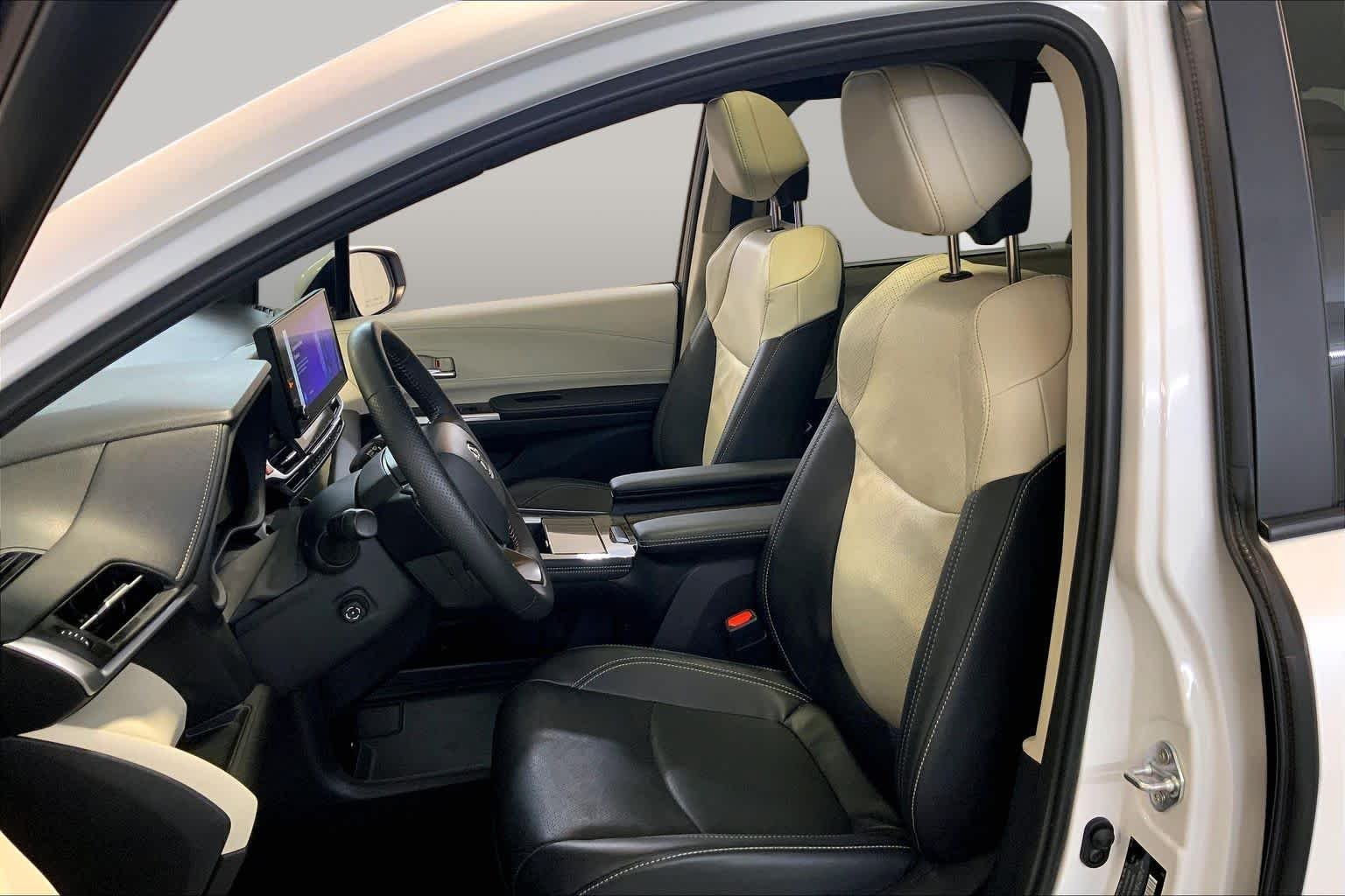 Used 2025 Wind Chill Pearl Toyota Platinum image 7