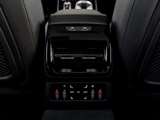 Used 2026 Glacier White Audi Premium Plus image 27