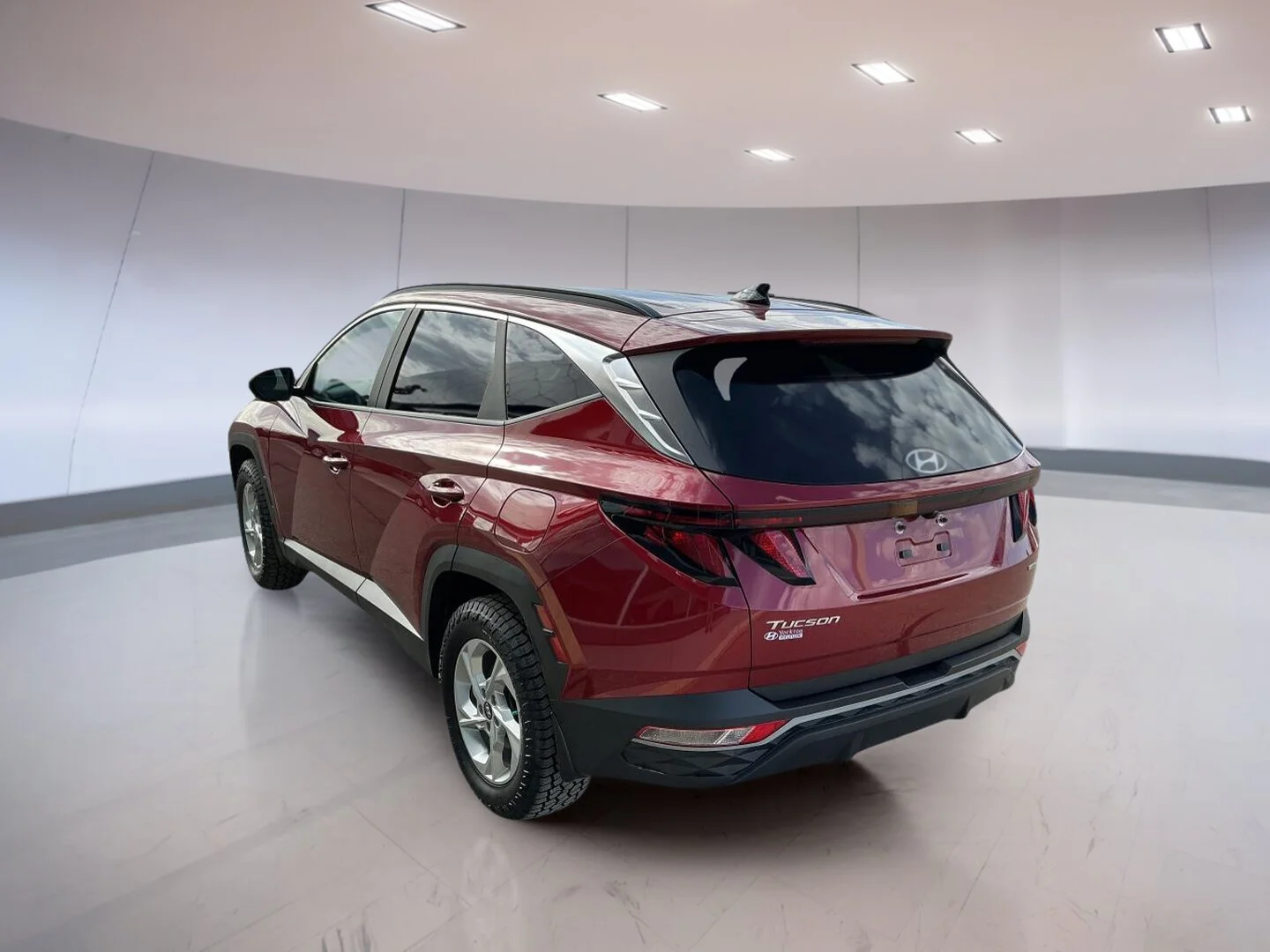 Used 2022 Red Hyundai Preferred image 4