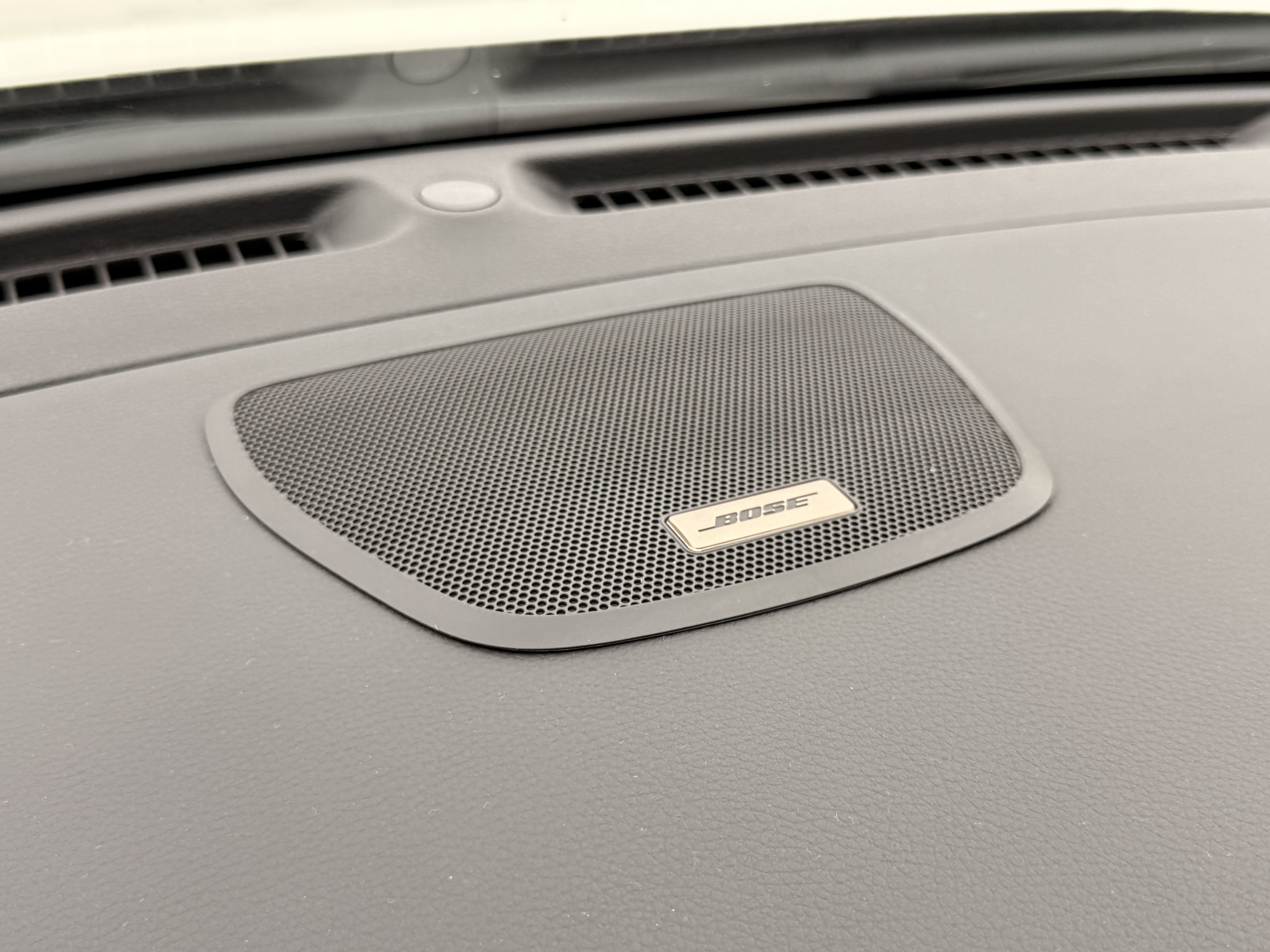 Used 2016 Pearl White Nissan SL image 10
