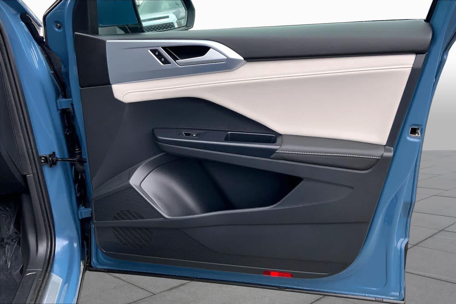 Used 2025 Monterey Blue Pearl Volkswagen SE image 23